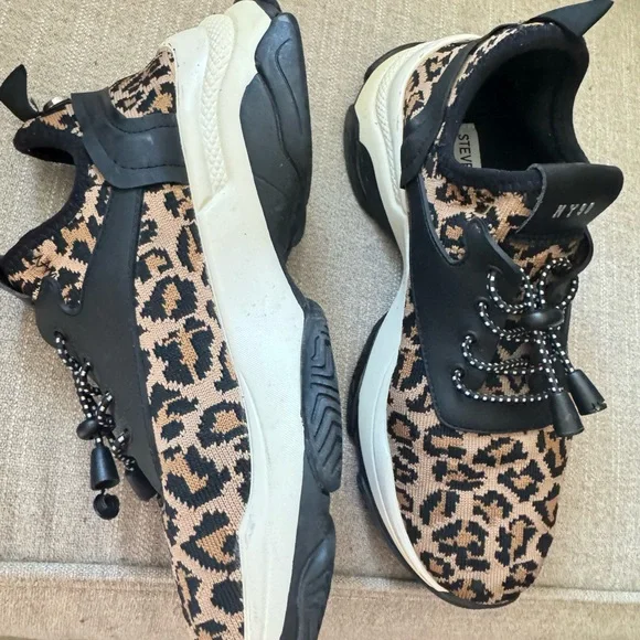 Steve Madden Leopard Print Sneakers with Black Accents - Picture 4 of 10